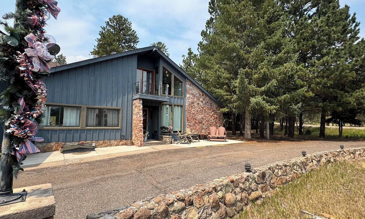 Ponderosa Pines House | The Harvest Moon Mountain Retreat