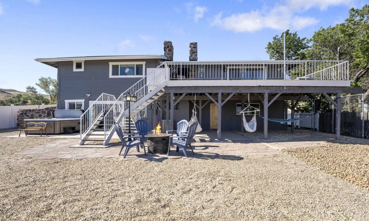 Northeast Reno House | The Hill House Mtn Views Hot Tub Fire Pit & BBQs