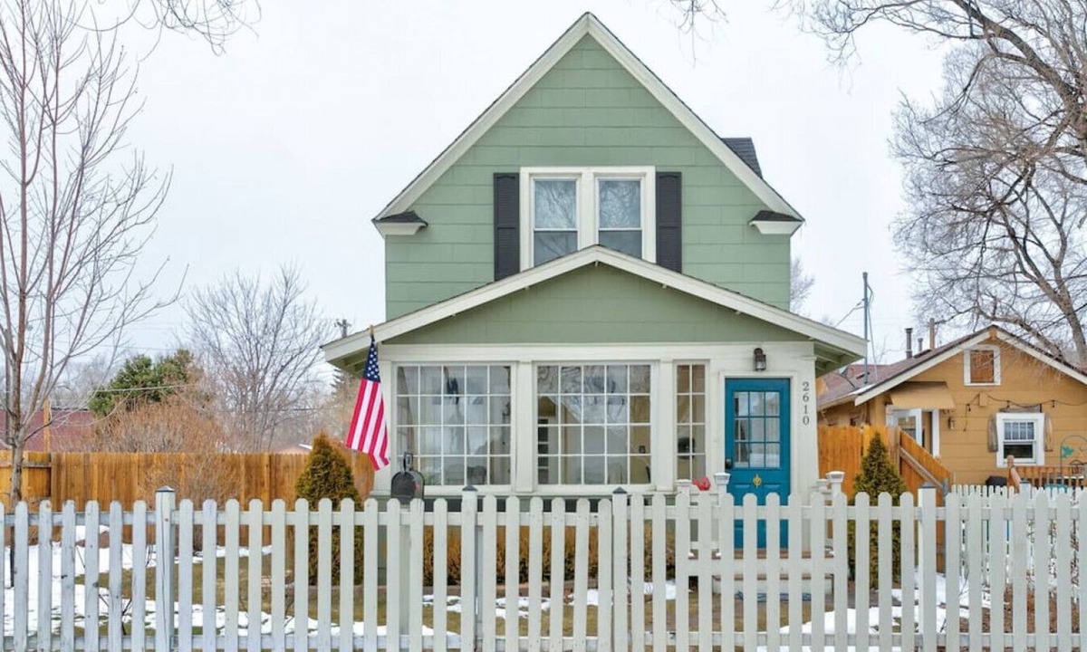 East Colorado Springs House | The Historic Blue Bird Cottage