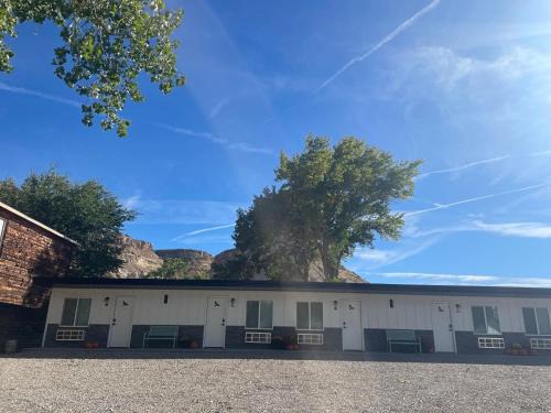 Palisade Hotel | The Homestead