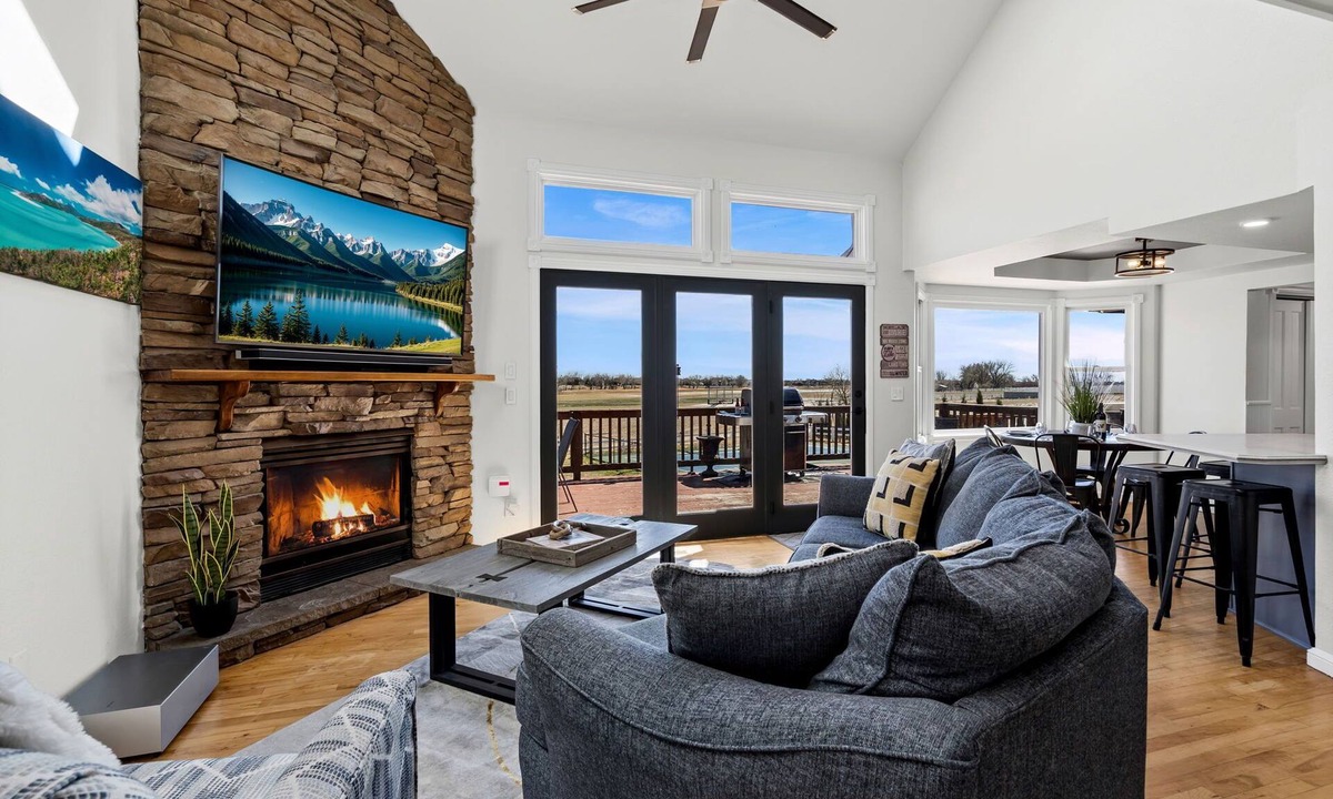 Loveland House | The Lake House on Boyd | Private Boat Ramp & Dock