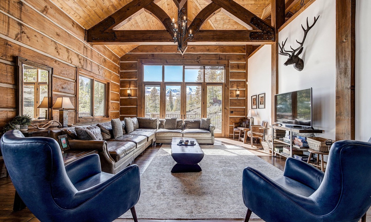 Breckenridge House | The Lodge at Stoney Ridge | A Mountain Mansion with Private Hot Tub, Amazing Views, & Patio!