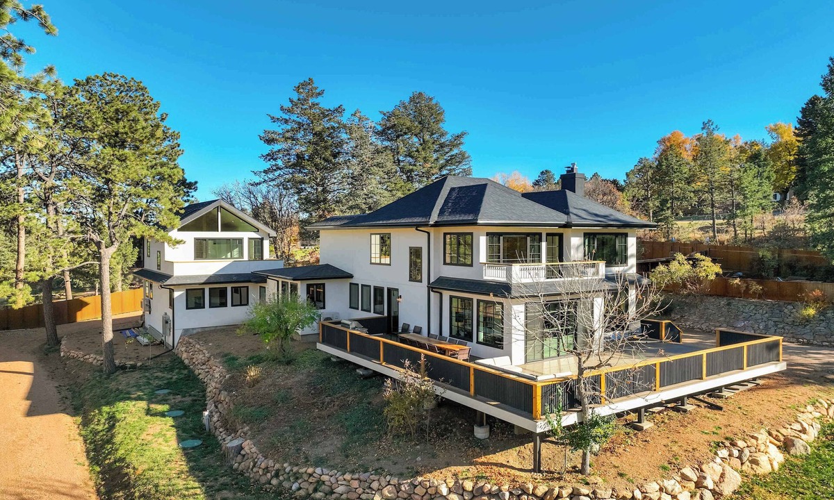 Broadmoor House | The Mesa House! Luxe Mountain Home by Broadmoor