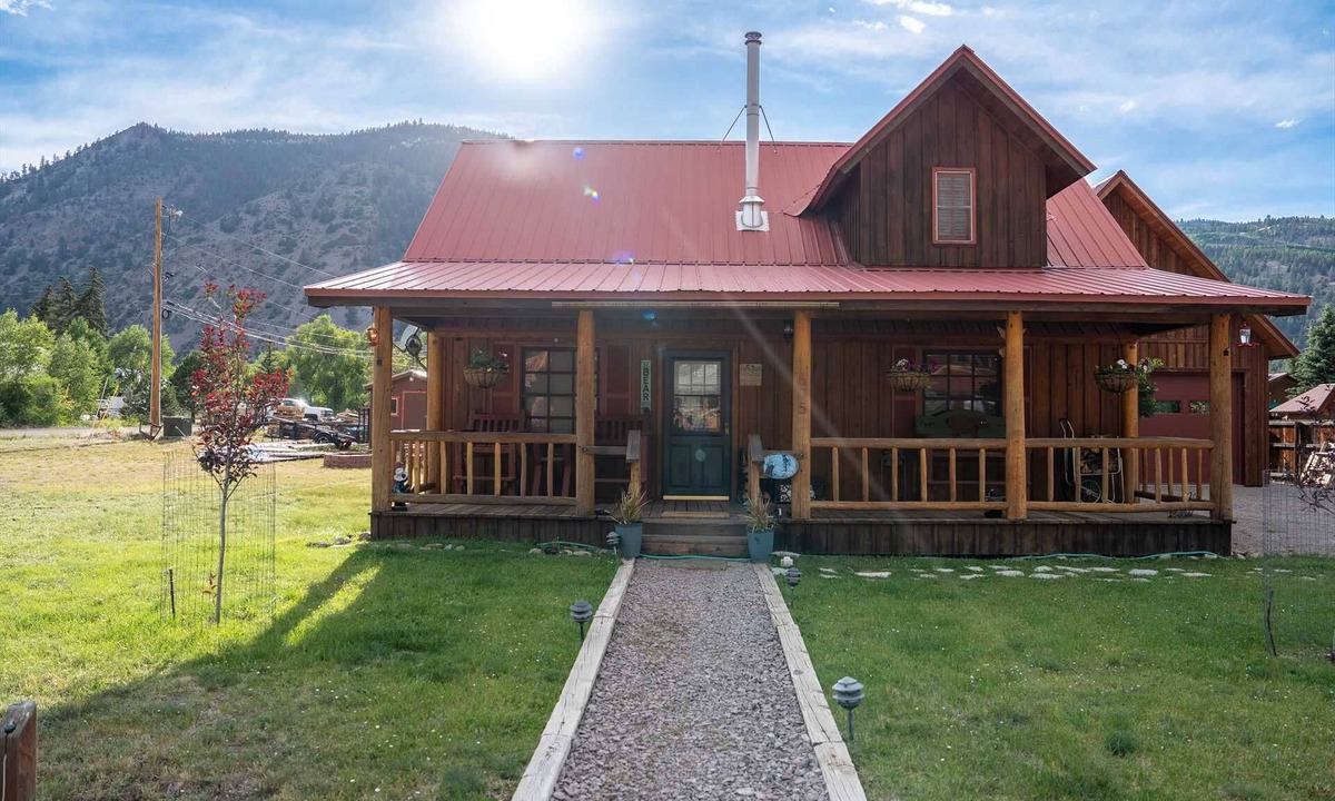 Lake City Cabin | The PB Bears Den - Perfect Spot for Your Family Getaway