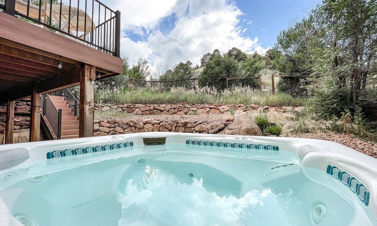Manitou Springs House | The Red Barn Mountain House