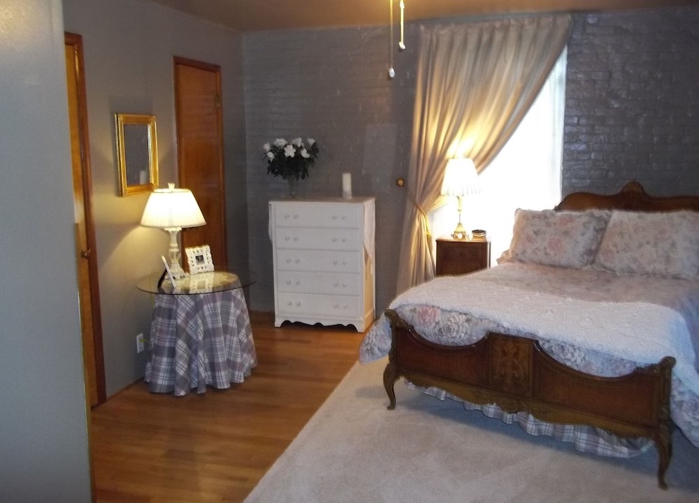 Tiffin Hotel | The Rivers Edge Executive Suites