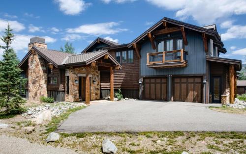 Fairmount On The River Apartment | The Shores Riverside Townhome: Peaceful Luxury