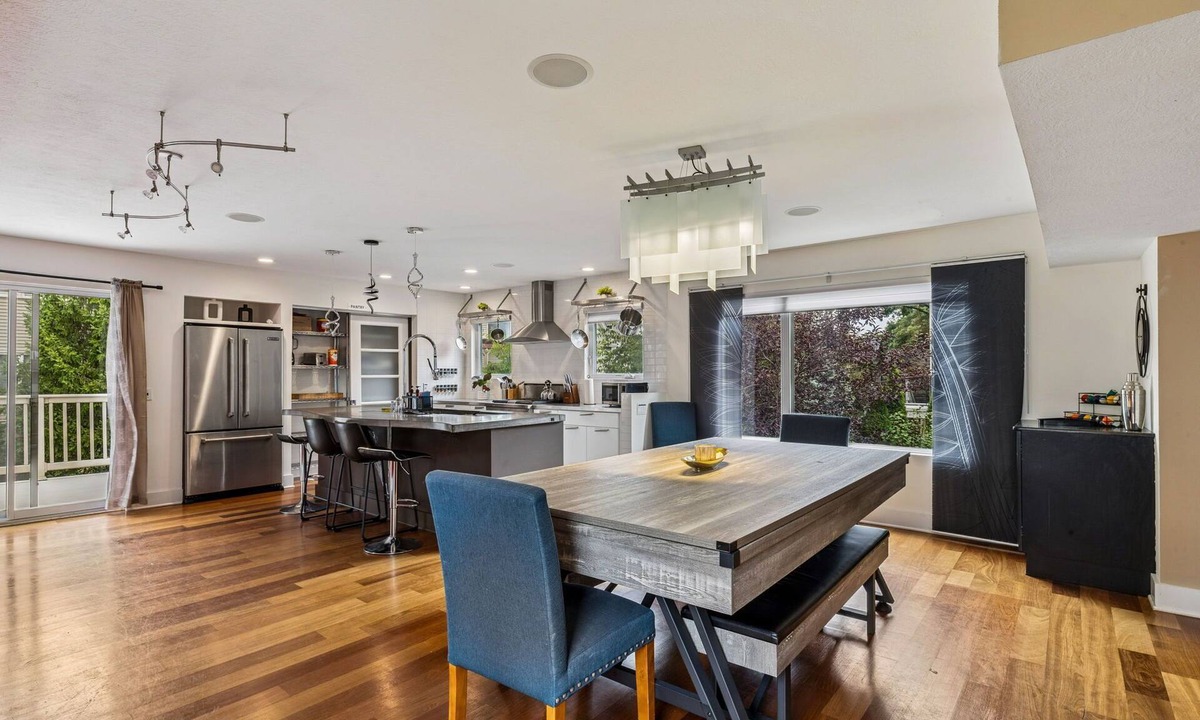 Tremont House | The Summit On Sixth Street-LUXURY MODERN 4BR Home