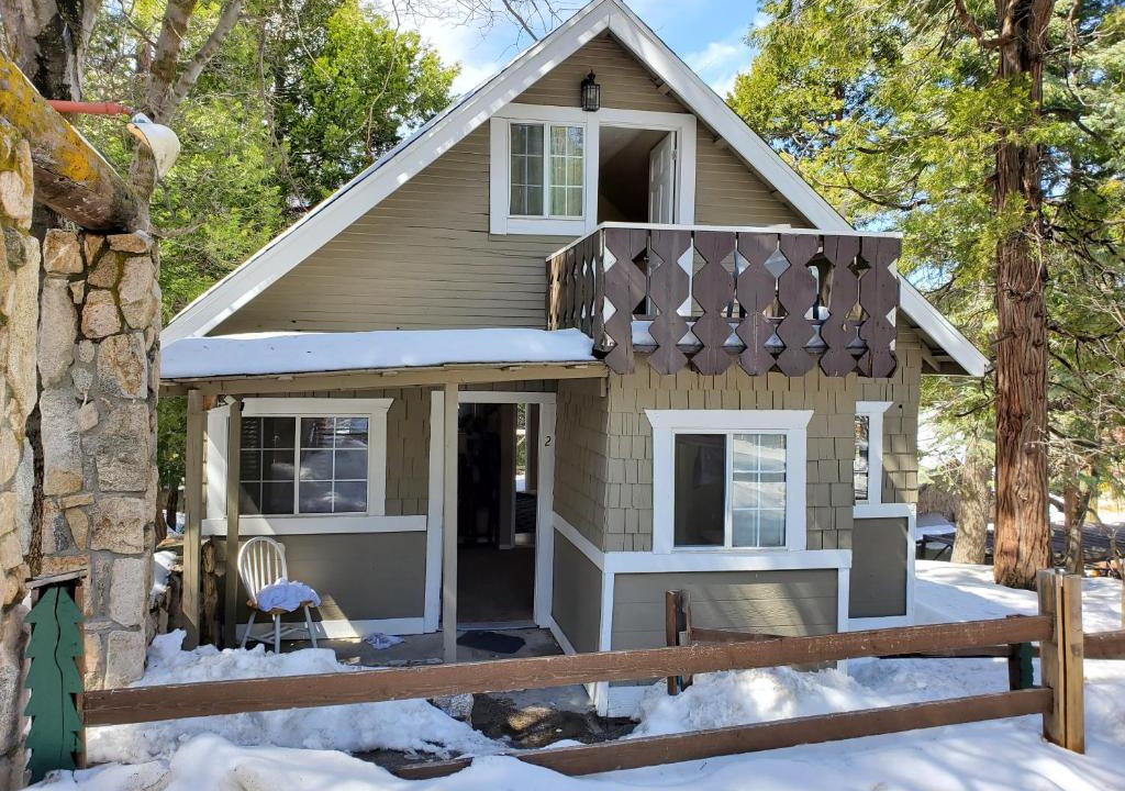 Twin Peaks Hotel | The Treetop Terrace at The Historic Arrowhead Lodge