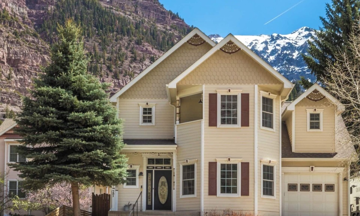Ouray House | The Victorian Off Main St | Hot Tub | Fireplace