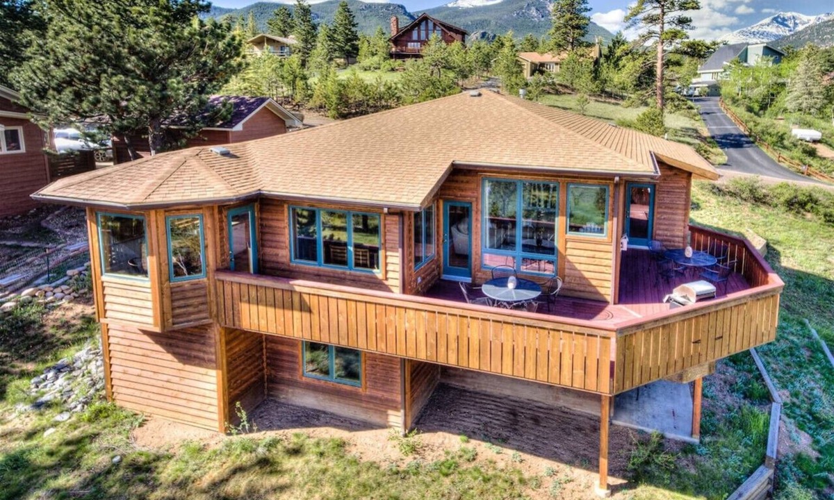Carriage Hills House | The View House- With 360 Views and Close to RMNP Entrance!