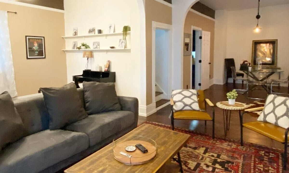 Cole House | This house is a 2 bedroom(s), 2 bathrooms, located in Denver, CO.