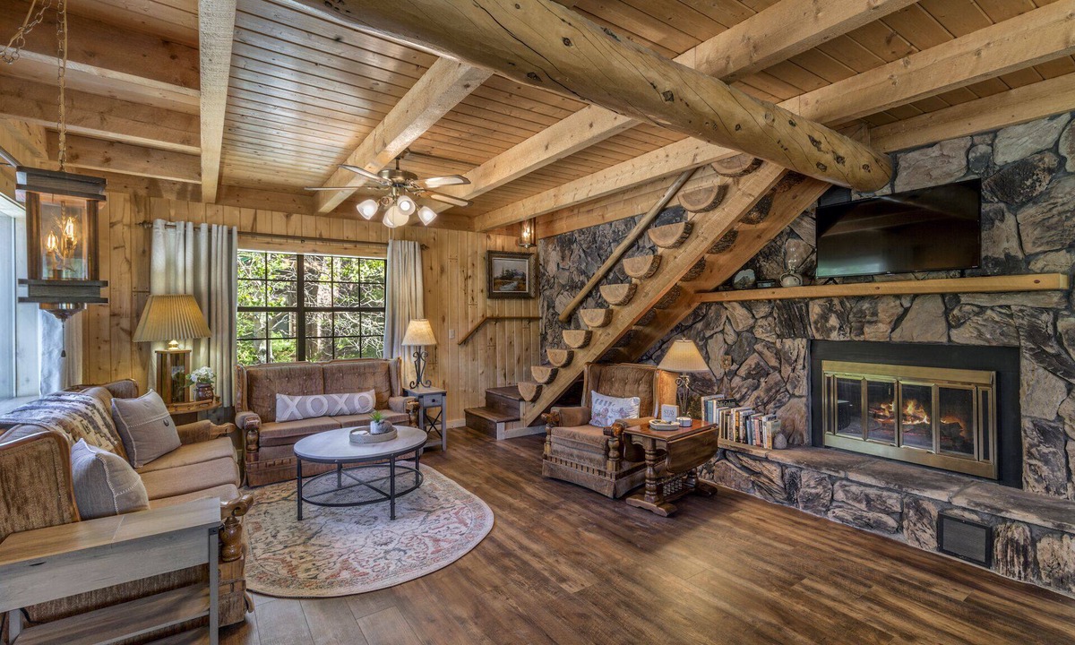 Creede House | Three-Story Home -1/8 of a mile of Fishing the Rio Grande River