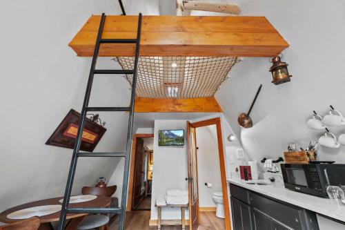 Colorado Springs House | Timber Lodge #4