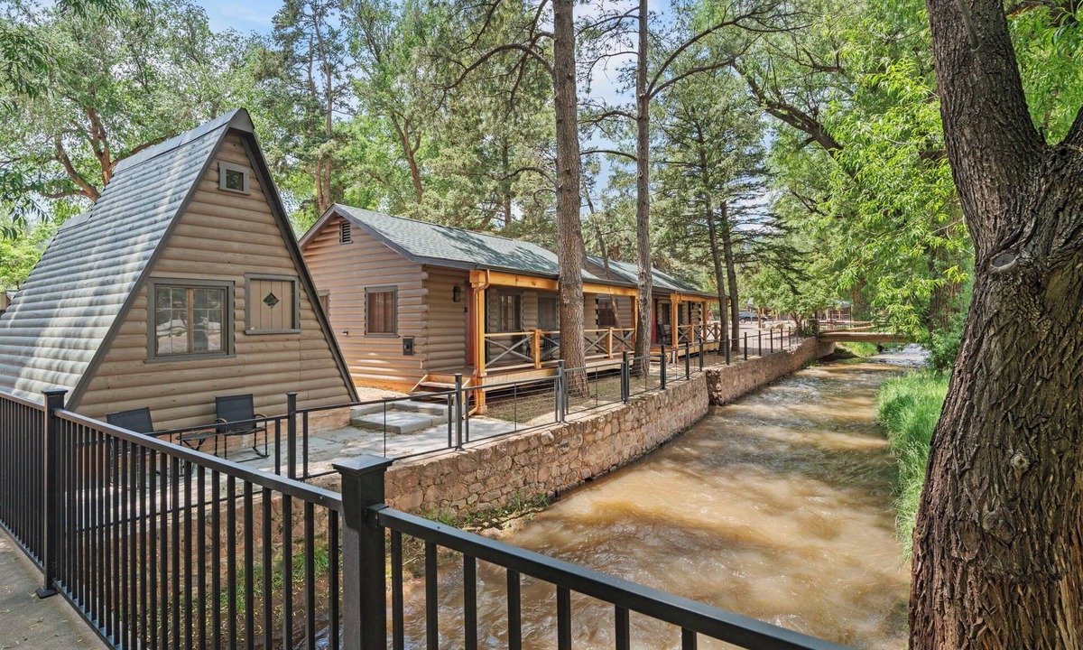 Colorado Springs Cabin | Timber Lodge Cabins 28