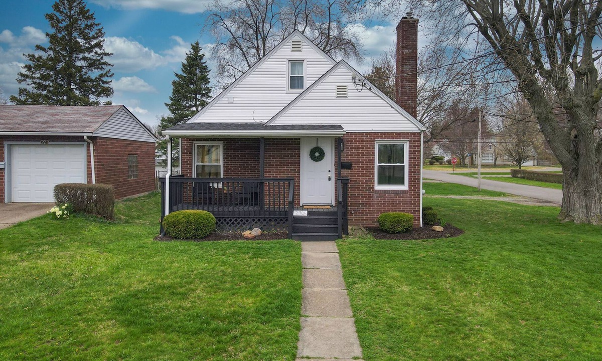 Canton House | Touchdown Bungalow: Charming HOF Village Home