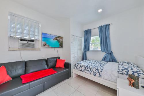 Downtown Hollywood Apartment | Town Down across Down Town