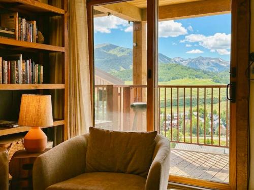 Mount Crested Butte Apartment | Trailside 3BR Top-Floor Views and Sauna