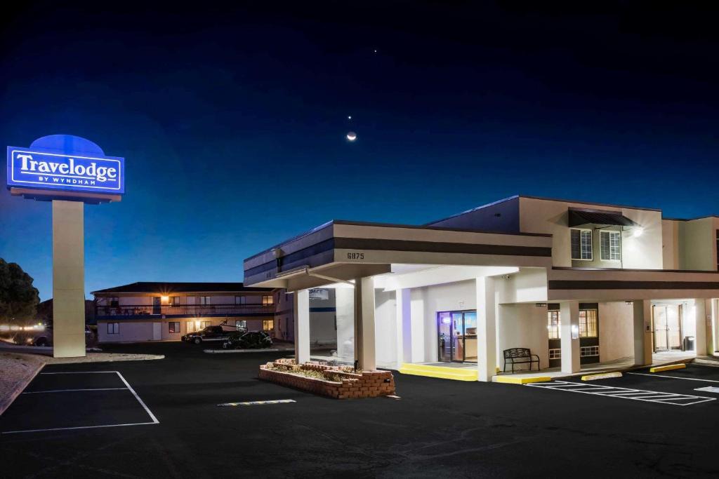 Cimarron Hills Hotel | Travelodge by Wyndham Colorado Springs Airport - Peterson SFB