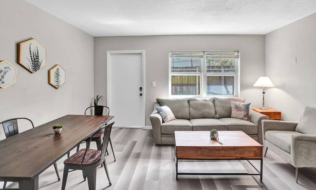 Harbordale Apartment | Tropical & Trendy 1BR-Full Kitchen- Off 17th ave!