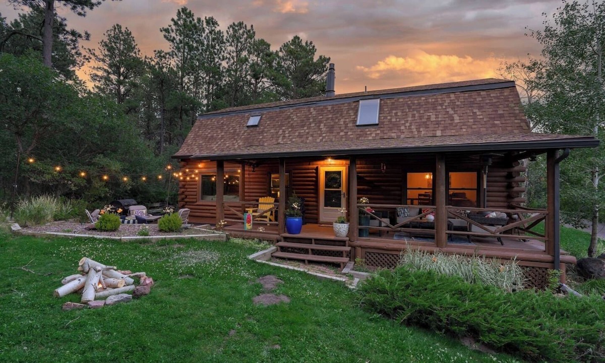 Woodmoor Cabin | Twiggy Pines Magical Modern Cabin Get-Away