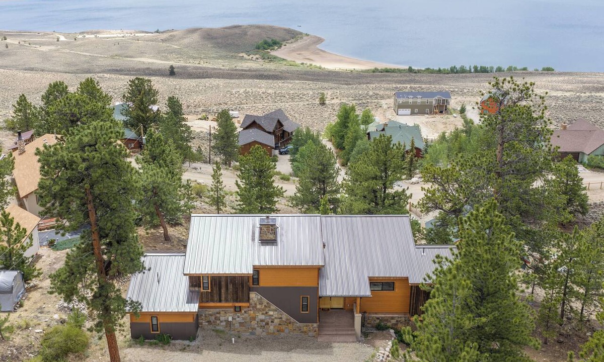 Twin Lakes Cabin | Twin Lakes Lodge with Scenic Mountain Views