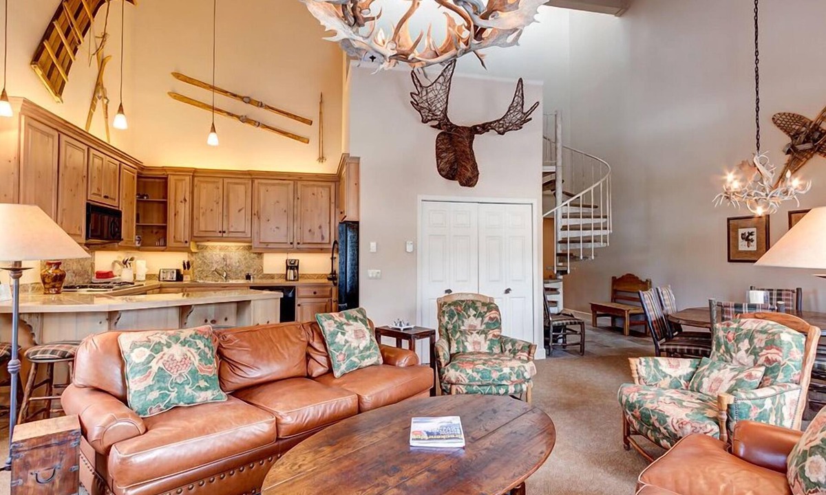 Four O'Clock Condo | Tyra Summit Breck Hideout Condo: Ski-In/Ski-Out