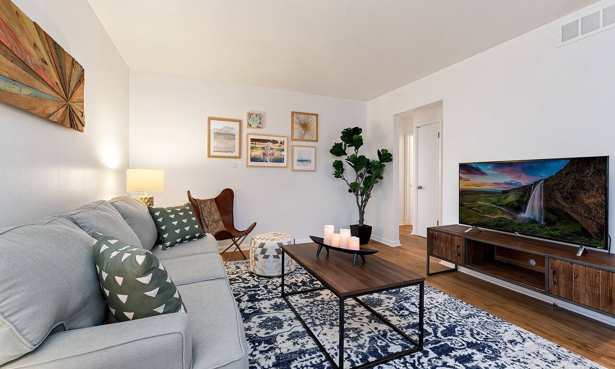 University Acres Condo | Ultimate Chill Zone | BBQ, Bikes, Pet Friendly!
