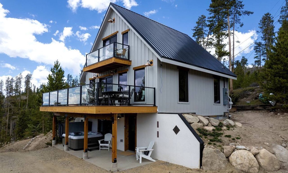 Grand Lake Cabin | Unforgettable Scenery: Hot Tub Getaway with Grand Lake & Shadow Mountain Lake Vistas