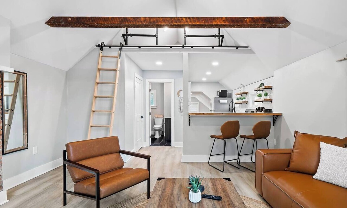 Detroit - Shoreway House | Unique BOHO Ohio City Loft Apt