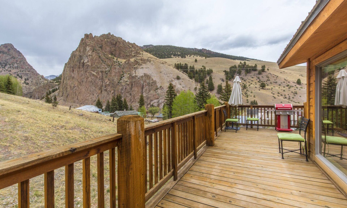 Creede House | Unmatched Panoramic Mountain Views | Pet Friendly | Walk to Downtown Creede