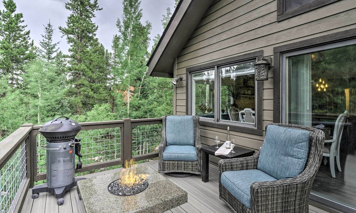 Breckenridge Heights House | Upscale Home w/Hot Tub: 3 Mi to Breck Ski Resort!