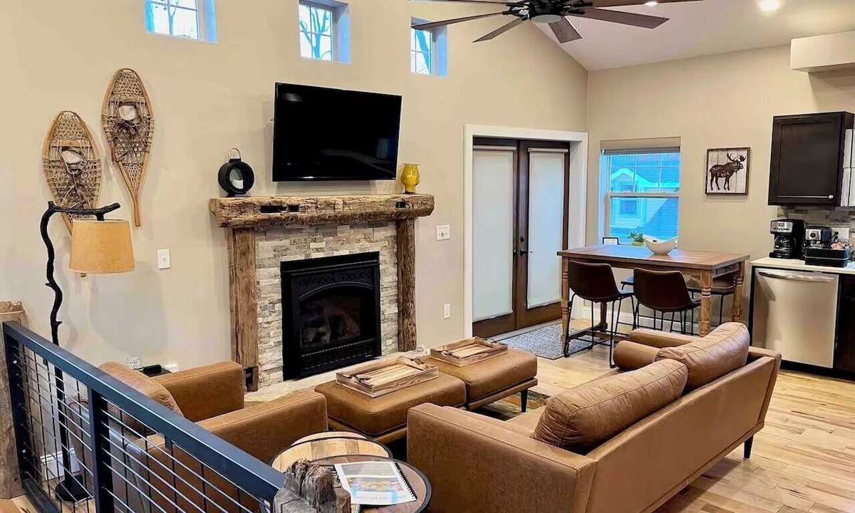 Golden House | Upscale Loft Across from Mines Campus, 2 Blocks to Downtown Golden & Clear Creek