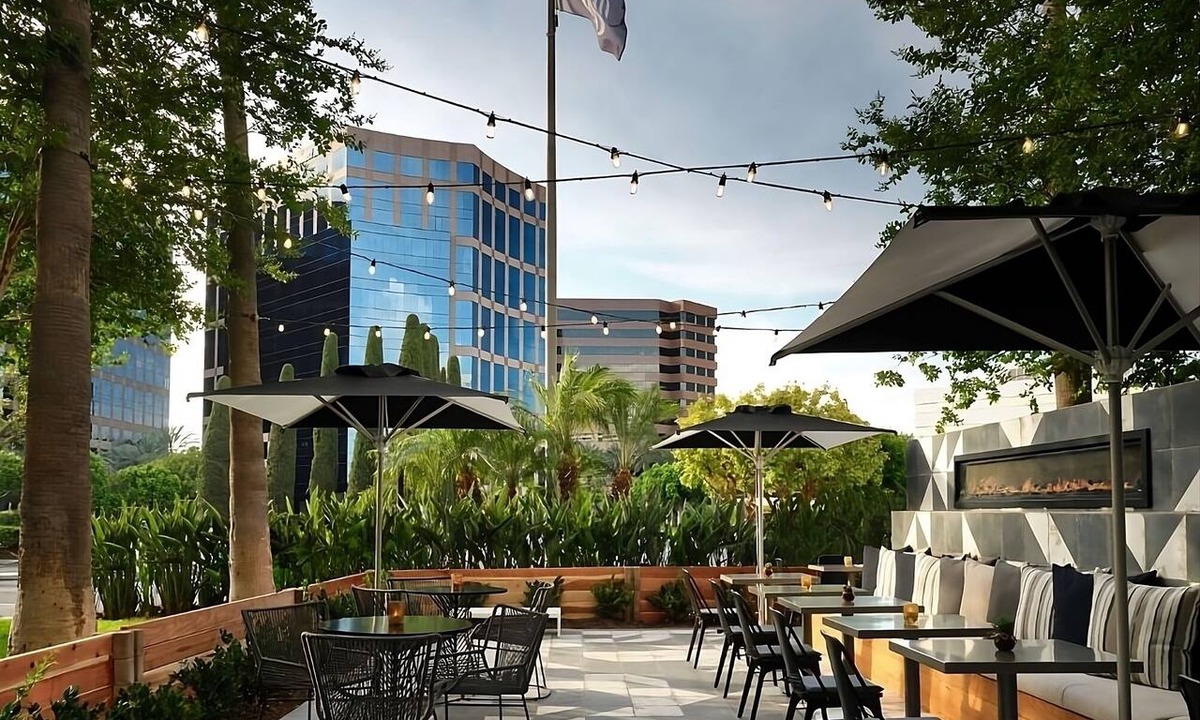 Irvine Business Complex Hotel | Vacation Awaits! Pool & Jacuzzi, Short Drive to Balboa Pier and Newport Beach