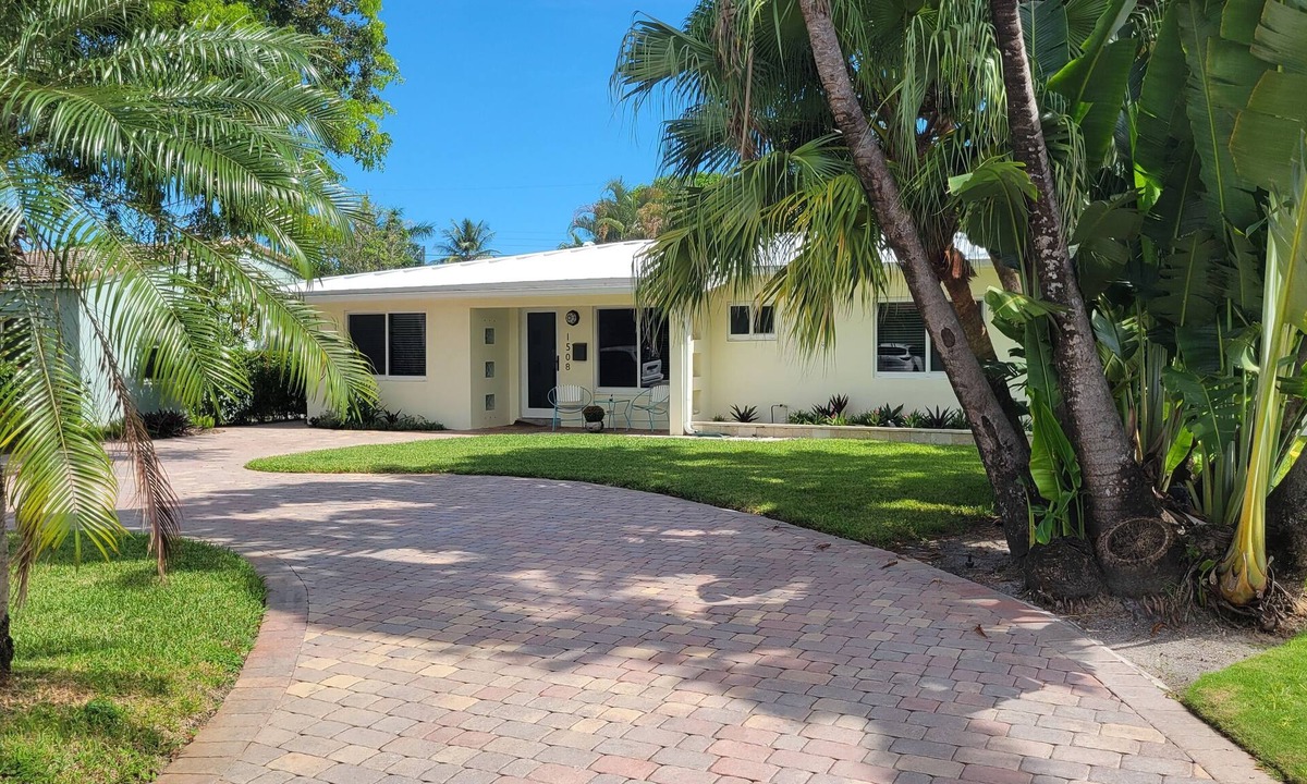 Poinsettia Heights House | Vacation Perfection! Retreat, Refresh & Recharge in Your Private Tropical Oasis