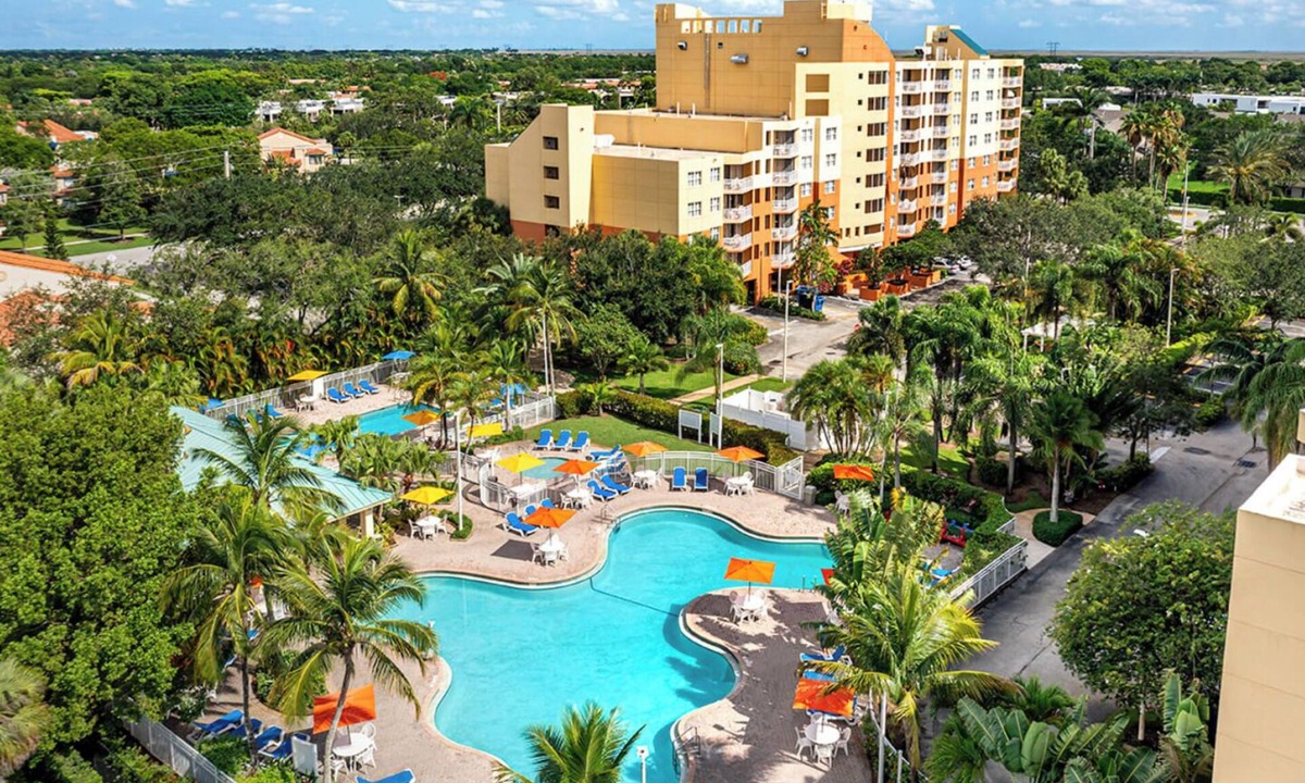 Weston Condo | Vacation Village at Bonaventure 2BR Friday Check-In