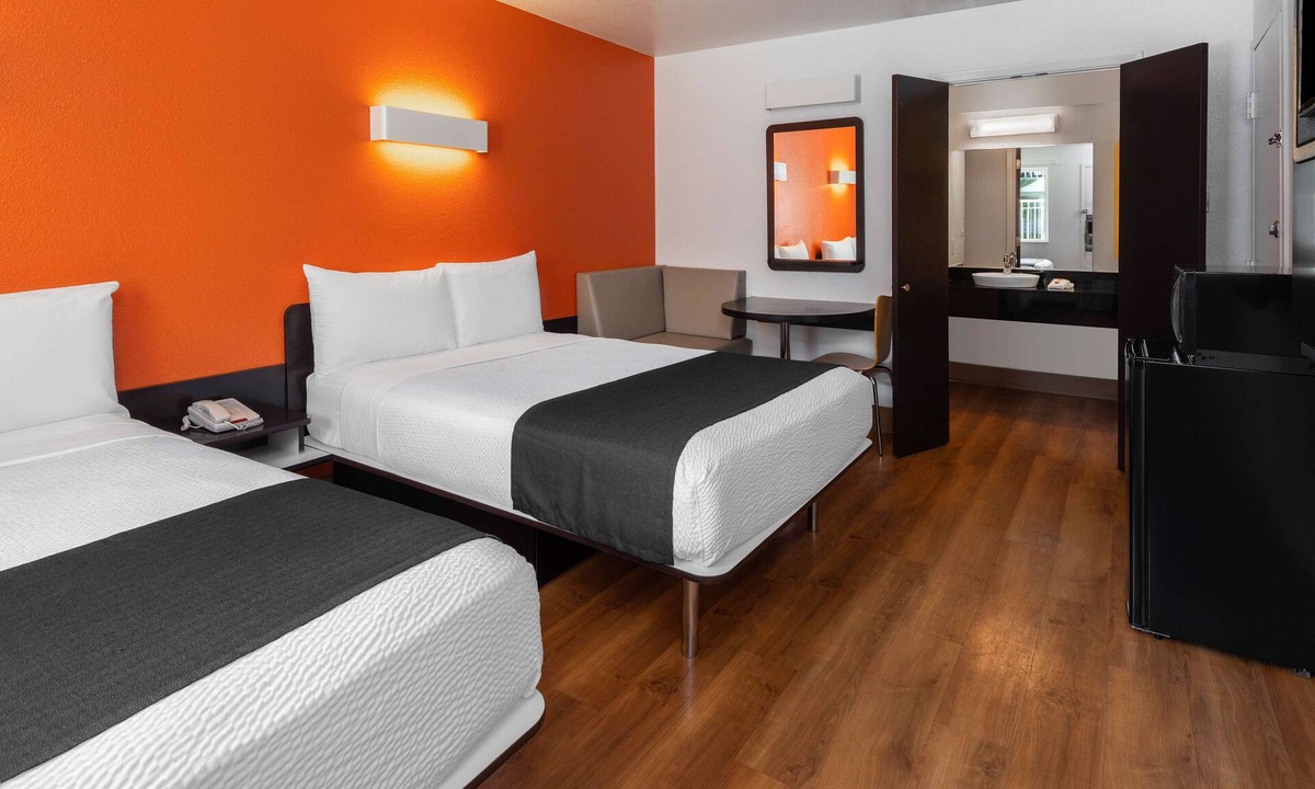 Carpinteria Hotel | Vagabond Inn Santa Barbara - Carpinteria South