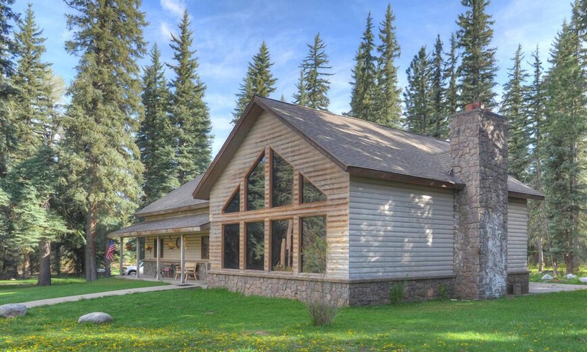 Bayfield House | Vallecito Retreat | Sleeps 16 | Pool Table, Large Yard