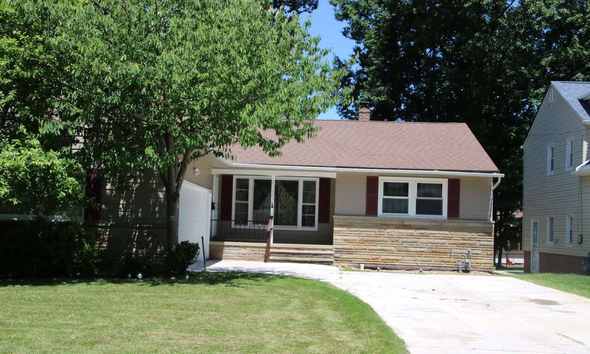 Euclid House | Valley Creek Place, A Charming 3-bedroom home with a Creek view & Wi-Fi