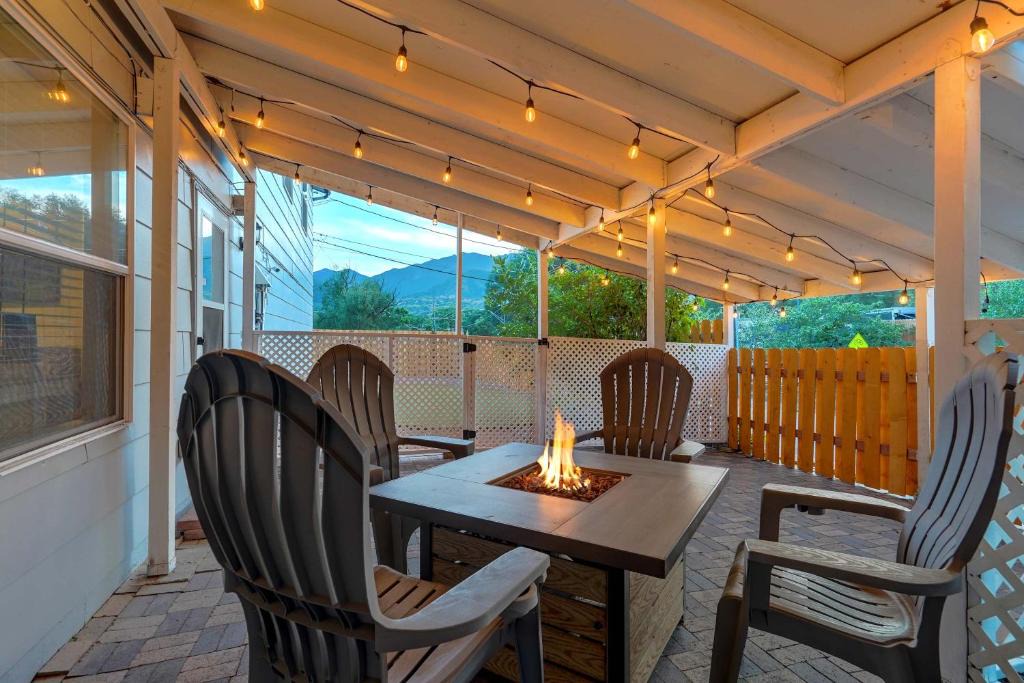 Colorado Springs Apartment | Vermijo Nook Walk to OCC Downtown w Fire Pit