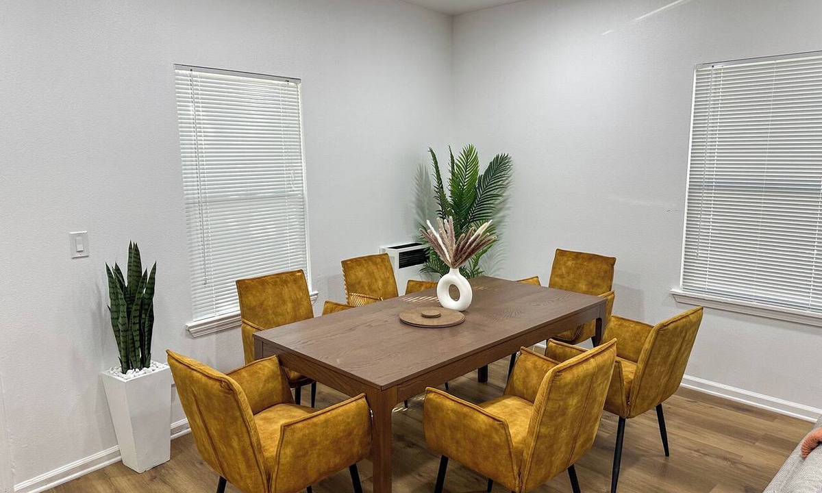 Florence-Graham House | Vibrant 2BR2B Duplex Downtown LA