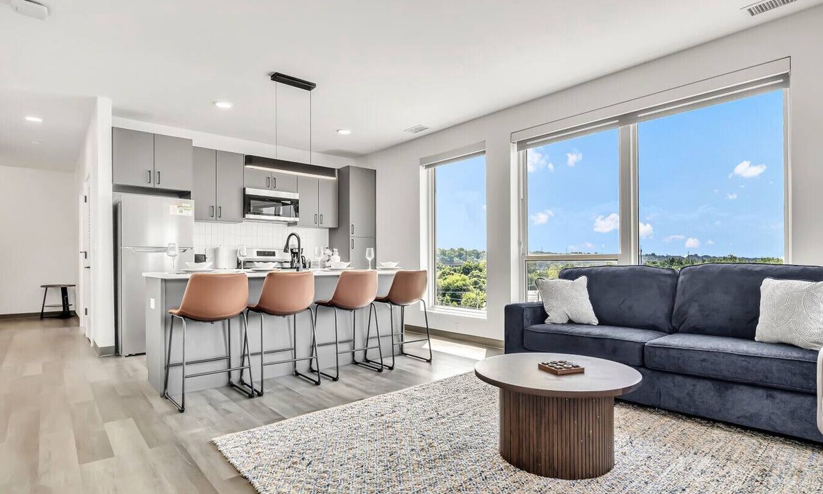 University Circle Apartment | Vibrant & Sunny 2BR | Cleveland Clinic
