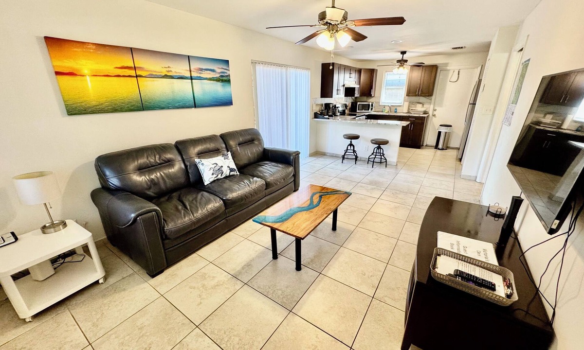Poinciana Park Apartment | Victoria's Den-Close to airport, Cruiseport, Whole Foods