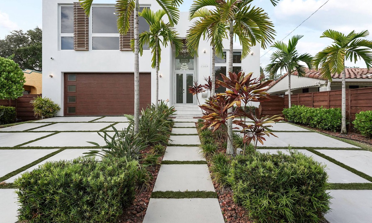 Hendricks and Venice Isles Villa | Victoria Villa | JadoreLuxe Collection | Brand New