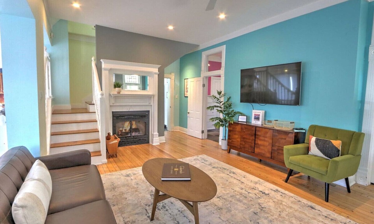 Basalt House | Victorian Home w/Contemporary Interior In Dwntwn