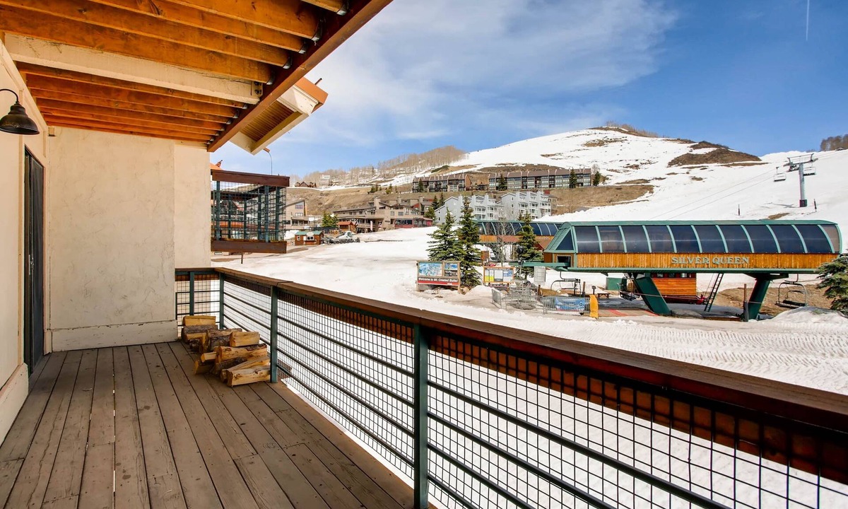 Crested Butte Condo | View Of Mt Crested Butte- 1 Br 1 Bedroom Condo - No Cleaning Fee! by RedAwning