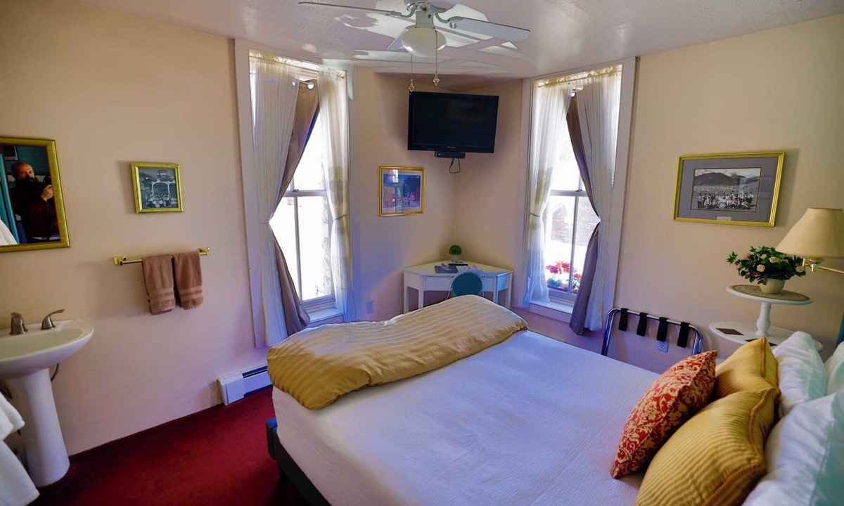 Silverton Villa | Villa Room 1 Summary: