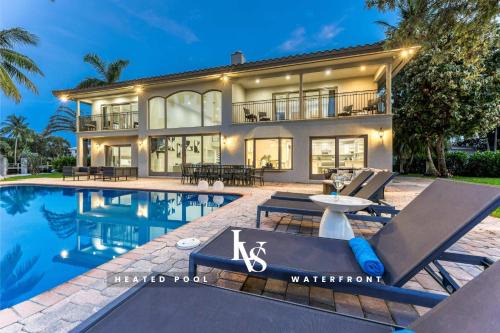 Sunrise Key House | VillaKey- LUXE Waterfront Villa 5Min to Beach