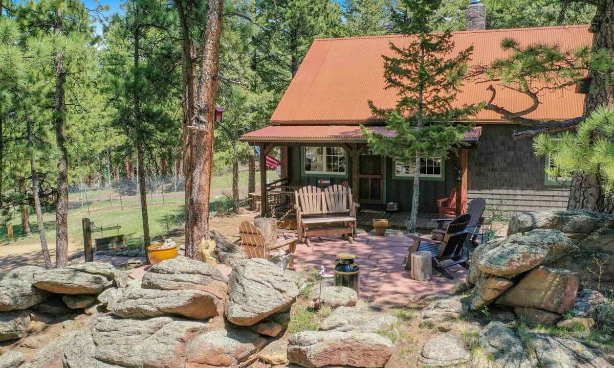 Estes Park House | VIntage cabin/1.5 acres/mountain views