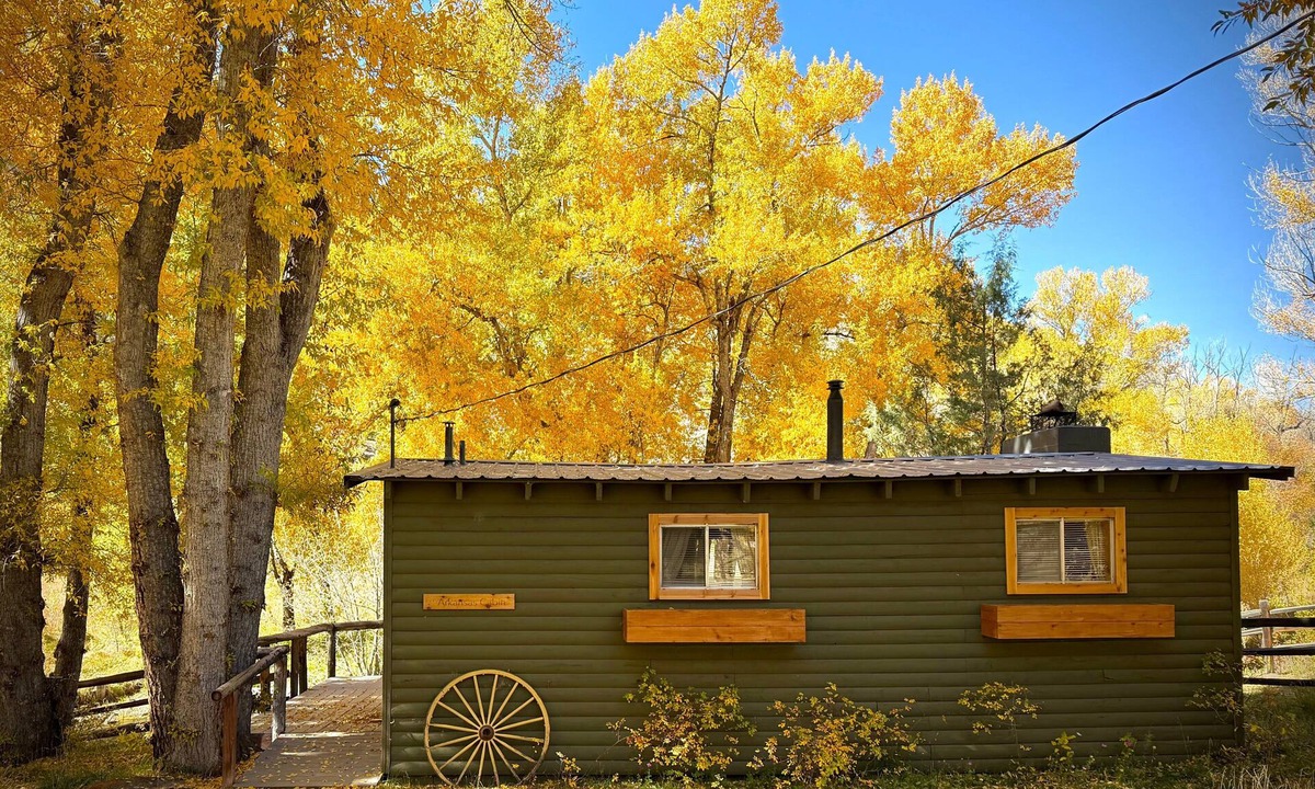 Salida Cabin | Vintage TATA River Cabin: Arkansas River Cabin